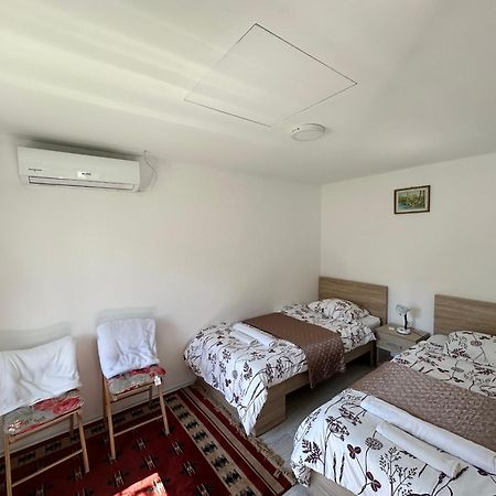 Garden Guesthouse Gjakova Esterno foto
