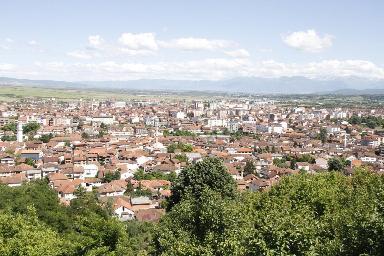 Garden Guesthouse Gjakova Esterno foto